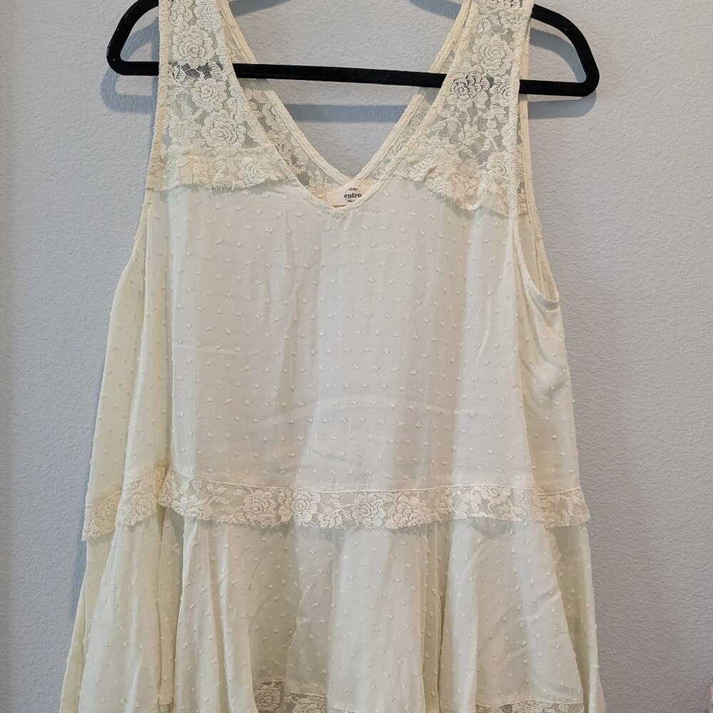 Entro - NWOT - Cream Lace Tunic - Medium